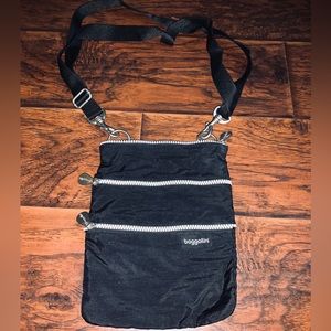 EUC Baggallini crossbody black gray